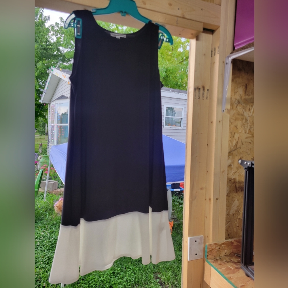 Annalee + Hope Women's Size Medium Black and White sleeveless‎ Dress